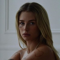 Lottie kemudian mengatakan bahwa tatonya tersebut sebagai ekspresi kebebasannya. Setelah selama ini dia mengalami masalah mental kecemasan dan depresi, Lottie mengaku bahwa kini merasa lebih baik. Foto: dok. Instagram