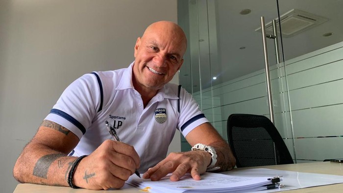 Luizinho Passos bersama Persib hingga 2025.