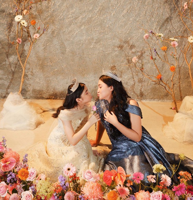 Merayakan momen hari ibu, Marshanda tampak mengunggah hasil pemotretan dirinya dengan sang anak, Sienna Kasyafani. Selamat Hari Ibu, tulis keterangan dalam unggahan tersebut. Foto: Instagram/@marshanda99