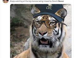 Meme Kocak Darwin Nunez Sia-siakan Peluang Emas Bikin Kesal