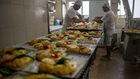 National Association of Bread and Pastry Producers memberikan hadiah tahunan untuk Bolo Rei terbaik di Portugal.   