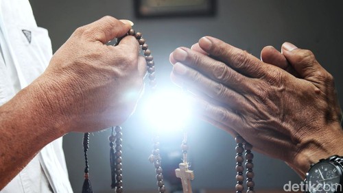 Menjaga harmoni kerukunan antar umat beragama sejatinya  tergambar jelas di Kampung Sawah, Kota Bekasi, Jawa Barat. Toleransi yang jadi tiang pondasi sudah lama berdiri yang ditanamkan sejak dini.