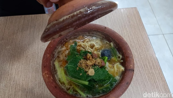 Mie ayam cobek di Subang.