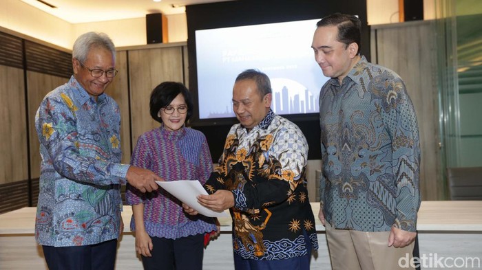 OASA Siap Garap Proyek Energi Terbarukan untuk IKN PT Maharaksa Biru Energi Tbk (OASA) gelar paparan publik 2022. OASA telah mulai mengerjakan proyek pengolahan limbah untuk Ibu Kota Nusantara (IKN).