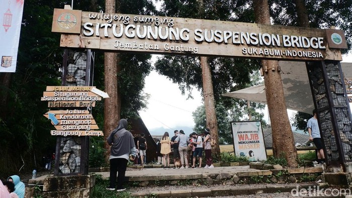 Objek wisata Situ Gunung di Sukabumi.