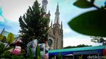 Sambut Natal, Ondel-ondel hingga Wayang Hiasi Gereja Katedral