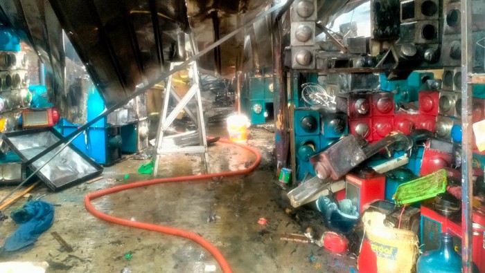 Pabrik kerupuk di Pesanggrahan, Jakarta Selatan, terbakar.