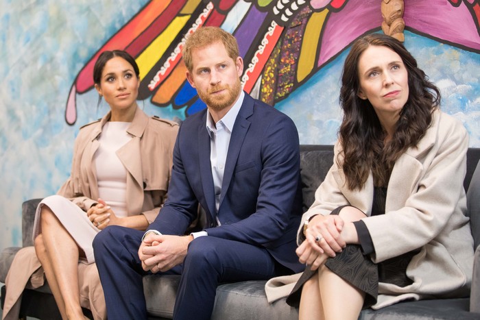AUCKLAND, NEW ZEALAND - OCTOBER 30: Prince Harry, Duke of Sussex and Meghan, Duchess of Sussex arrive for Prime Minister Jacinda Arderns (R) reception at Auckland War Memorial Museum on October 30, 2018 in Auckland, New Zealand. The Duke and Duchess of Sussex are on their official 16-day Autumn tour visiting cities in Australia, Fiji, Tonga and New Zealand. (Photo by Fiona Goodall/Getty Images)