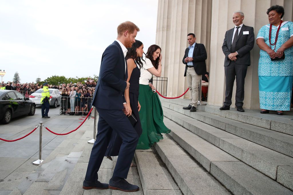 AUCKLAND, NEW ZEALAND - OCTOBER 30: Prince Harry, Duke of Sussex and Meghan, Duchess of Sussex arrive for Prime Minister Jacinda Ardern's (R) reception at Auckland War Memorial Museum on October 30, 2018 in Auckland, New Zealand. The Duke and Duchess of Sussex are on their official 16-day Autumn tour visiting cities in Australia, Fiji, Tonga and New Zealand. (Photo by Fiona Goodall/Getty Images)