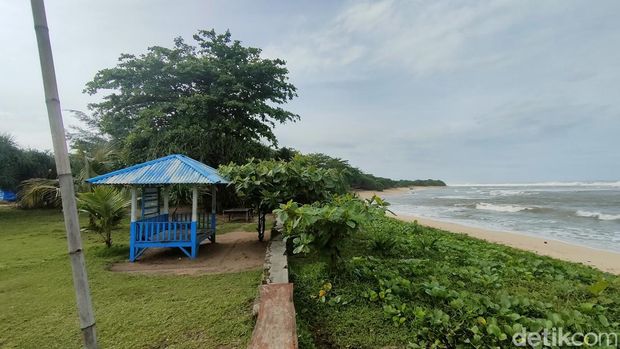 Pantai Karang Papak, Kabupaten Garut.