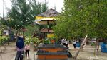 Nuansa Bali di Pantai Tirta Ayu Indramayu