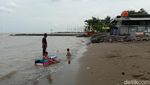 Nuansa Bali di Pantai Tirta Ayu Indramayu