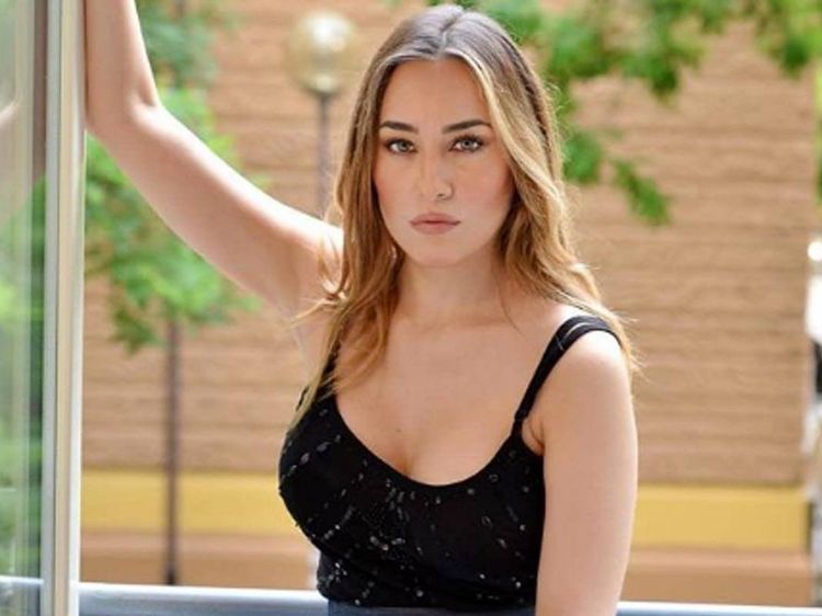 Model OnlyFans Paula Saulino: Serang Pacar Ronaldo, Janjikan Presiden Macron Oral Seks