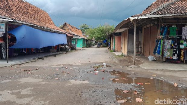 Pasar Wisata Pangandaran yang konon dicap Pasar Wanita