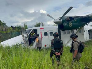 Penampakan Pesawat Rimbun Air Tergelincir-Ban Patah Akibat Cuaca Buruk