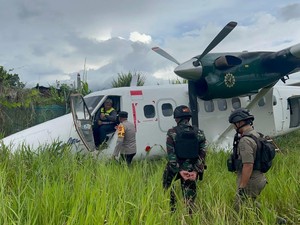Penampakan Pesawat Rimbun Air Tergelincir-Ban Patah Akibat Cuaca Buruk