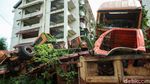 Potret Kuburan Truk Sampah di Jakarta Barat