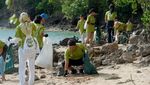 Potret Nyata Aksi Peduli Bersih-bersih Pantai Labuan Bajo