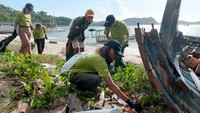 PT Fortuna Paradiso Optima, perusahaan pemilik resort The Luxury Collection Labuan Bajo yang sedang dibangun, bersama Marriot Internasional itu berinisiatif memprakarsai kegiatan bersih pantai bertajuk Bersih Bajo.
