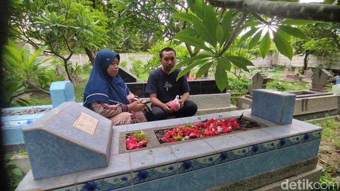 pria gresik hidup lagi