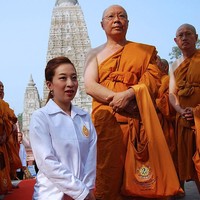 “Detak jantung Yang Mulia dikendalikan oleh obat-obatan. Tim medis telah menawarkan pengobatan dan peralatan untuk mendukung pekerjaan jantung, paru-paru, dan ginjal Yang Mulia,” demikian pernyataan yang dikeluarkan kerajaan. Foto: Getty Images