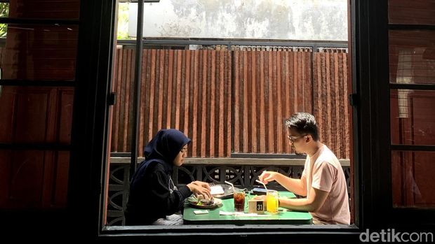 Rekomendasi sarapan enak di Warung Kopi Gulapadi Garut.