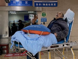 Ganasnya COVID di China, Setengah Juta Kasus Sehari di Satu Kota