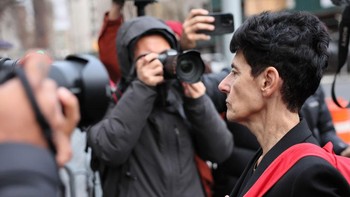 Bankman akan tinggal dulu bersama orang tuanya, keduanya profesor di Harvard University. Pria berusia 30 tahun itu akan menghadapi sidang, dipimpin oleh Hakim Ronnie Abrams, di New York pada 3 Januari, di mana dia akan mengajukan pembelaannya dan diadili. Foto: Getty Images