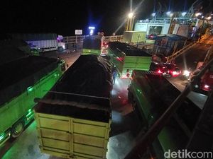 Cuaca Ekstrem Pelabuhan Bakauheni-Merak Tutup Selama 7 Jam
