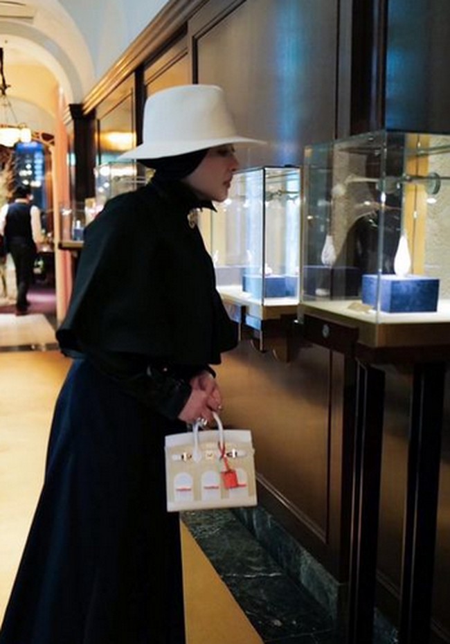 Syahrini juga tampil mengenakan topi cowboy.Foto: dok. Instagram/@princessyahrini