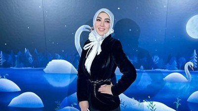 Foto: Gaya Mewah Syahrini Tenteng Tas Hermes Rp 4,6 Miliar di Jepang