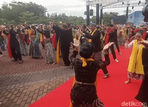 Kala Ridwan Kamil Menari Jipeng di Sukabumi