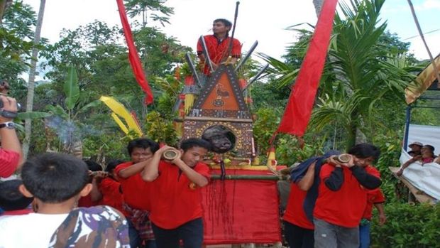 tradisi ma'lettoan toraja