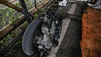 Penampakan bagian dari mesin sepeda motor Vespa Italia kuno.