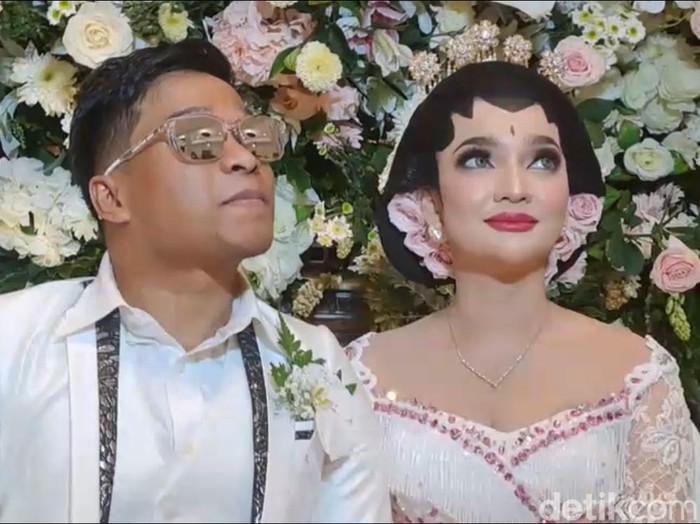 Wirang Birawa menikahi Umi Kalsum.