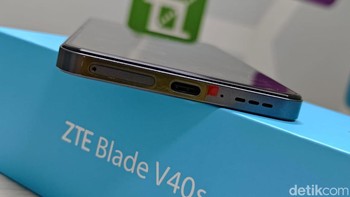 Bagian bawah terdapat speaker dan port USB Type C. Foto: Adi Fida Rahman/detikINET