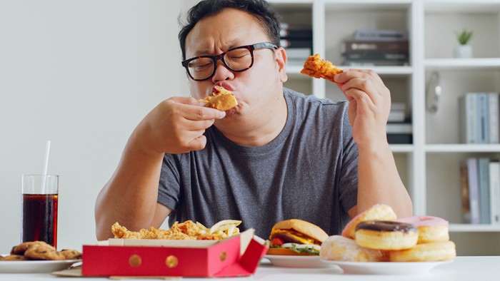 10 Hal yang Perlu Dilakukan Usai Makan Banyak Agar Perut Tak Begah