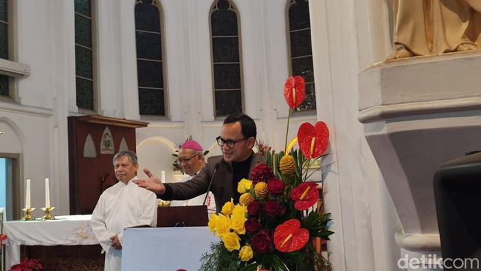 Bima Arya di Gereja Katedral Bogor (Rizky Adha Mahendra/detikcom)