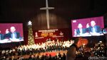 Cahaya Lilin Terangi Misa Malam Natal di GRII Kemayoran