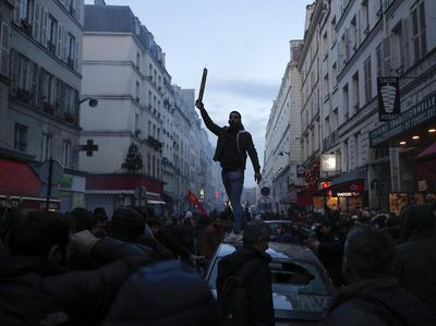 Demonstran Kurdi dan Polisi Bentrok Usai Penembakan di Paris
