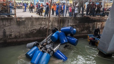 Mobil Tercebur Laut di Pelabuhan Merak Berhasil Dievakuasi