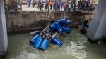 Mobil Tercebur Laut di Pelabuhan Merak Berhasil Dievakuasi