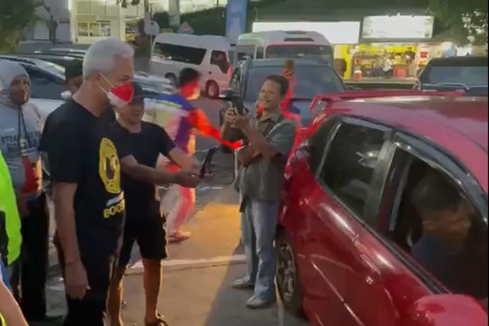 Ganjar Cek Tol Jelang Nataru, Siapkan Pelayanan Kesehatan Gratis