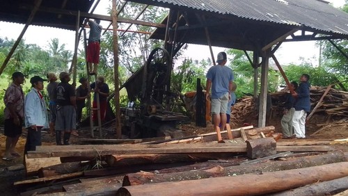 Gudang kayu milik I Komang Adi Saputra (46) di Banjar Dinas Hyang Api, Desa Muncan, Kecamatan Selat, Kabupaten Karangasem, Bali, terbakar pada Sabtu (24/12/2022) pagi sekitar pukul 04.00 Wita. (Foto: Istimewa)