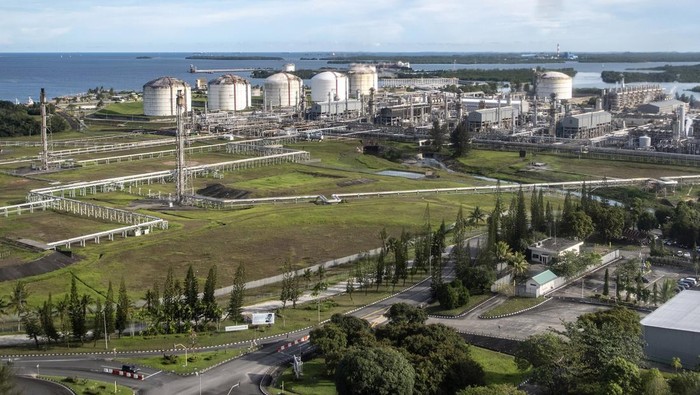 Suasana Kilang LNG Badak di Bontang, Kalimantan Timur.