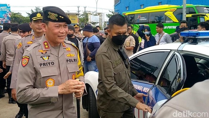Kakorsamapta Baharkam Polri yang juga Wakaops 1 Operasi Lilin, Irjen Priyo Widyanto di Kota Pekalongan, Sabtu (24/12/2022).