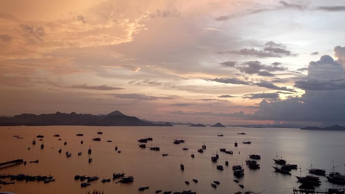 Kapal-kapal wisata di perairan Labuan Bajo, Manggarai Barat, NTT.