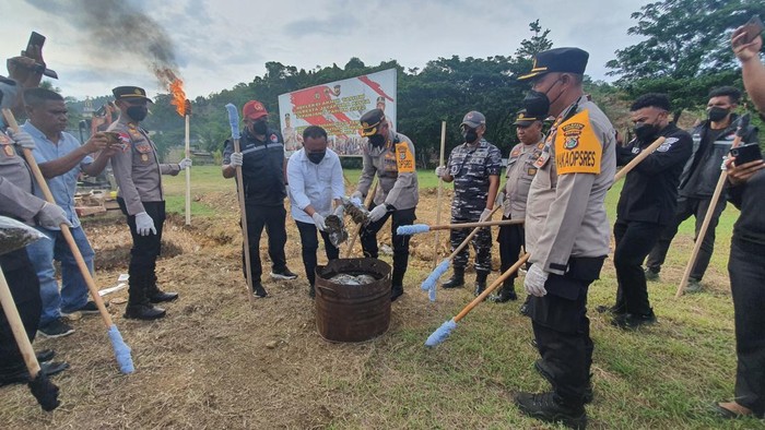 Kapolresta Jayapura Kombes Victor Mackbon saat rilis akhir tahun.