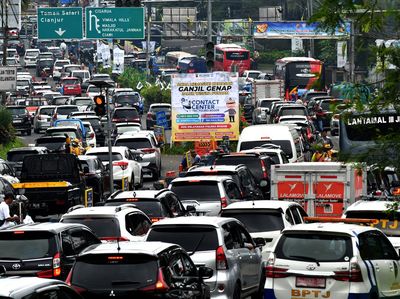 Diserbu Kendaraan, Begini Kondisi Lalin di Jalur Puncak Bogor