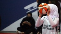 Basket 3v3 (diucapkan 3 on 3 atau 3x3) adalah bentuk permainan yang dimainkan tiga sisi pada satu ring basket.